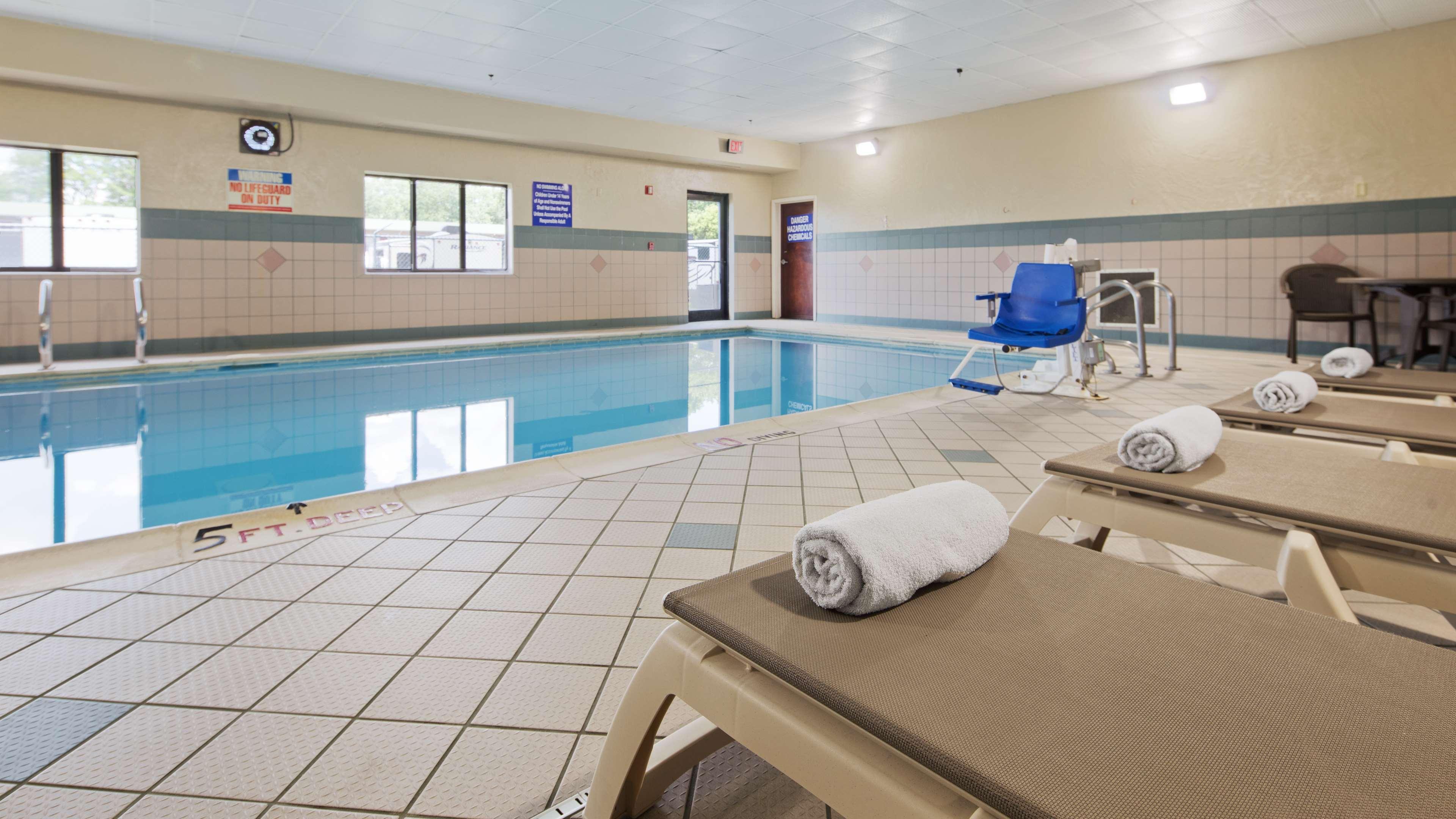 Best Western Elkhart Inn & Suites Buitenkant foto