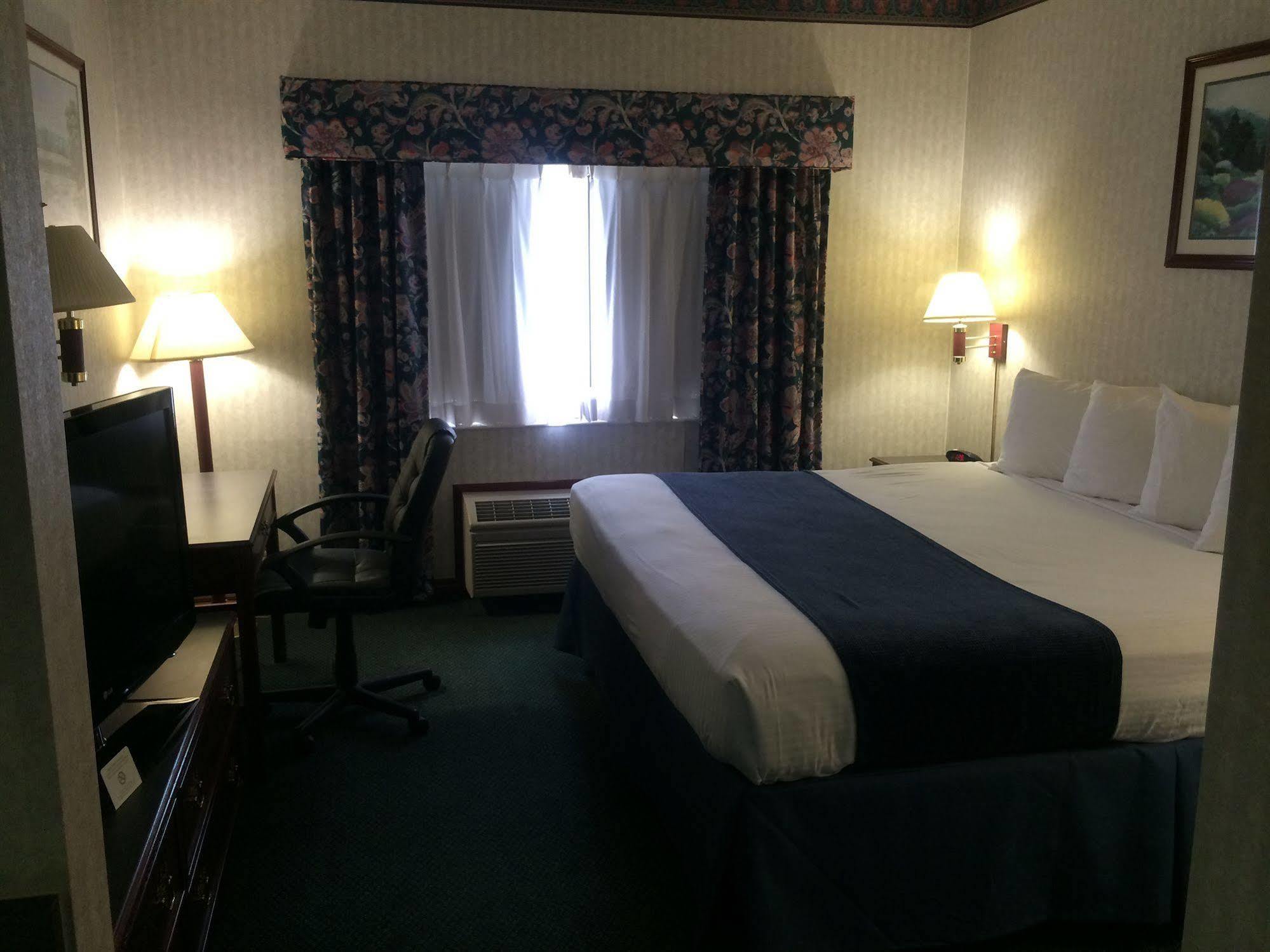 Best Western Elkhart Inn & Suites Buitenkant foto