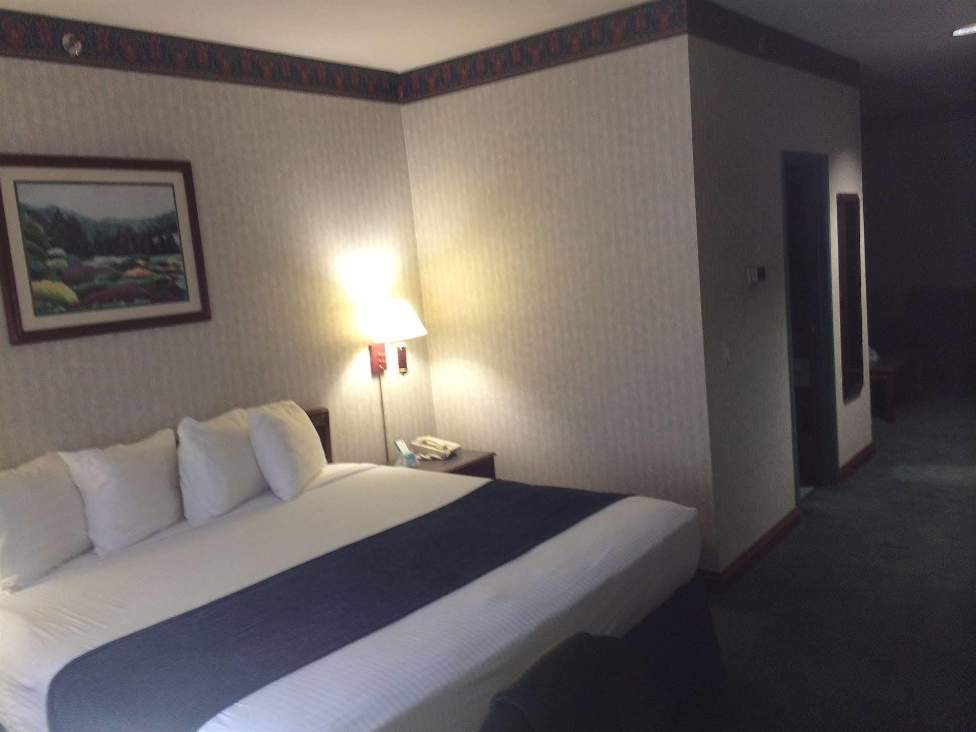 Best Western Elkhart Inn & Suites Buitenkant foto
